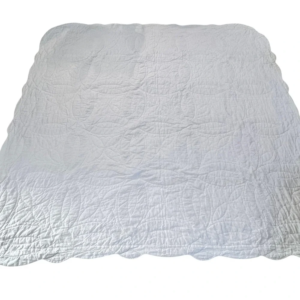 Double Wedding‎ Ring Quilt Vintage Hand Quilted Scalloped Edge Cottagecore